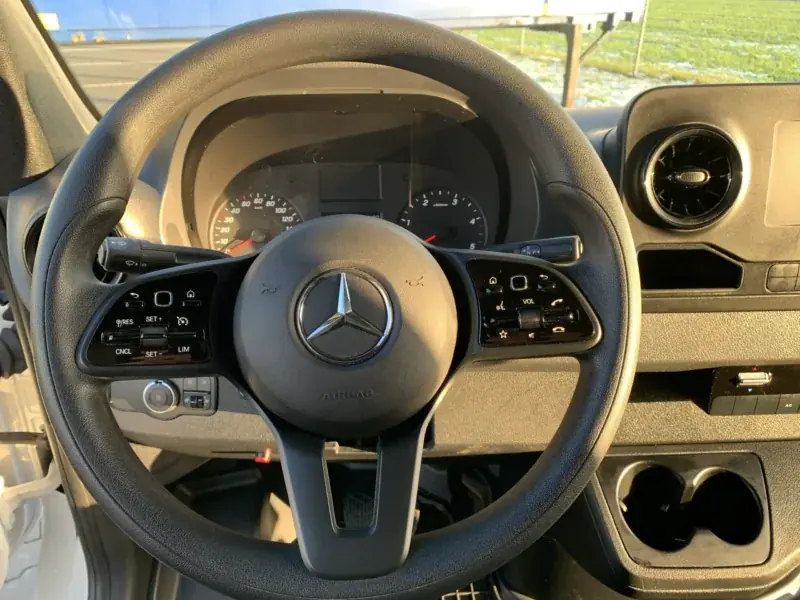 Mercedes-Benz Sprinter kontener 8EP + Winda — zdjęcie 3