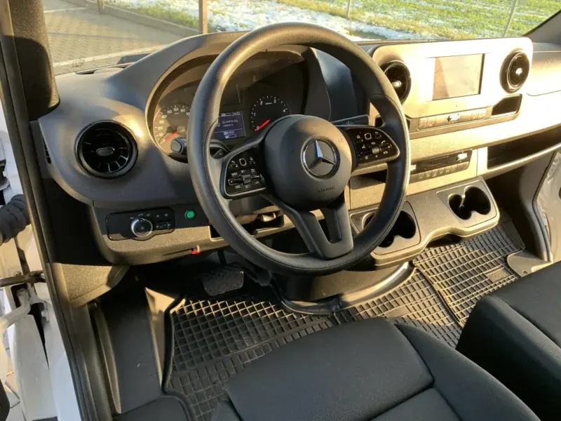 Mercedes-Benz Sprinter kontener 8EP + Winda — zdjęcie 2