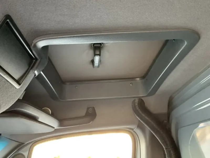 Mercedes-Benz Sprinter kontener 8EP + kabina sypialna + winda — zdjęcie 6